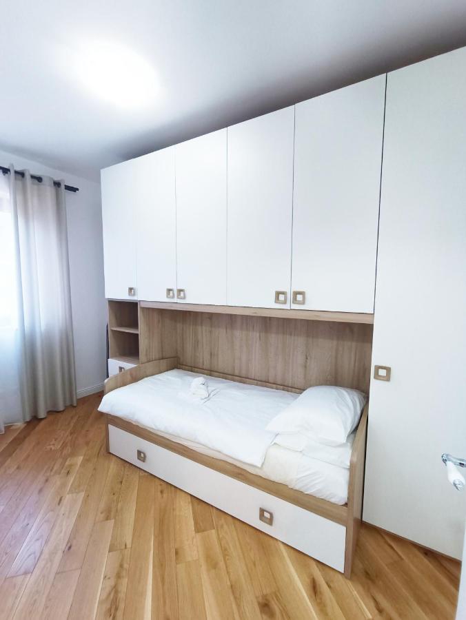 Ai Castelli Apartment - Locazione Turistica Cin It58060C2Fhnreg9A Colonna Exterior photo